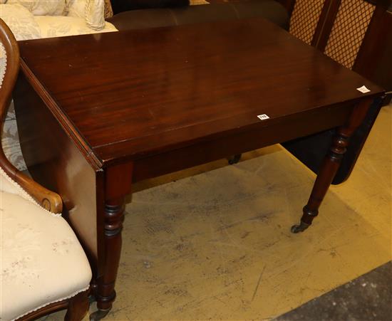 A Victorian mahogany drop leaf dining table, W.192cm extended, D.68cm, H.73cm